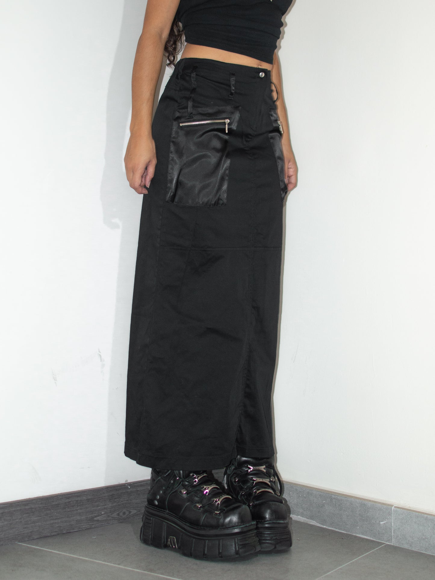 Vintage Black Long Elasticated Waist Skirt with Satin Pockets - Size M