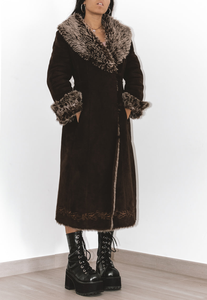 Embroidered Vintage Long fur Trim Coat in Brown