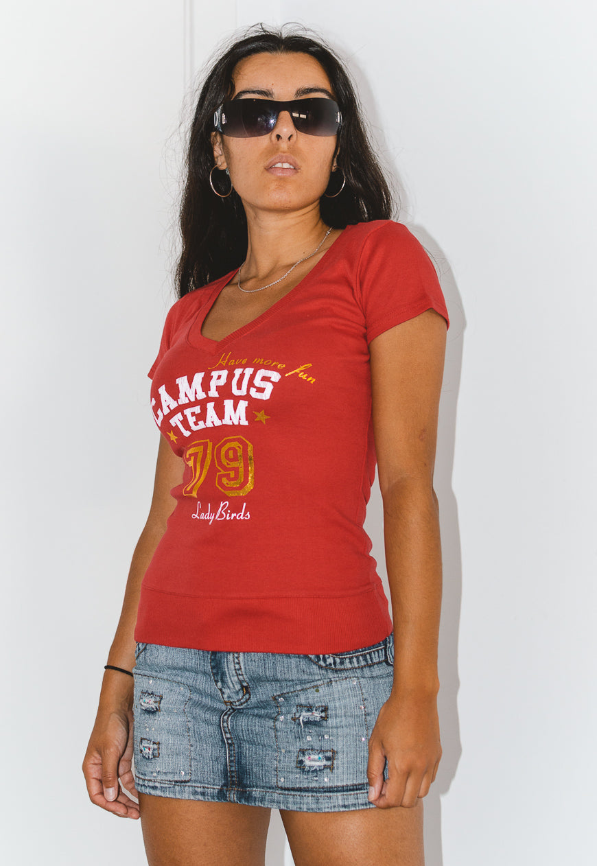 Vintage Y2k V neck Graphic T-shirt in Red